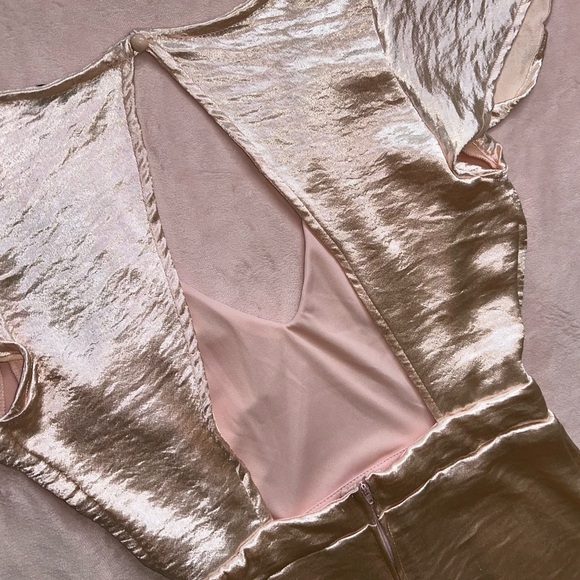 LIGHT PINK V-NECK BACKLESS SATIN ROMPER W/ BACK ZIPPER · SIZE S · NWT - Picture 8 of 10